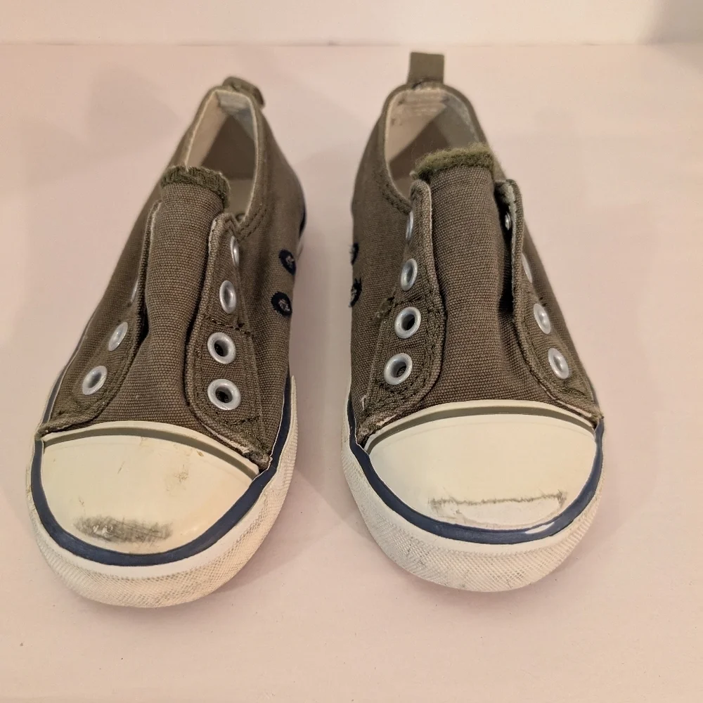 Old Navy Toddler Boy Green Canvas Slip-On Sneakers in Size 8